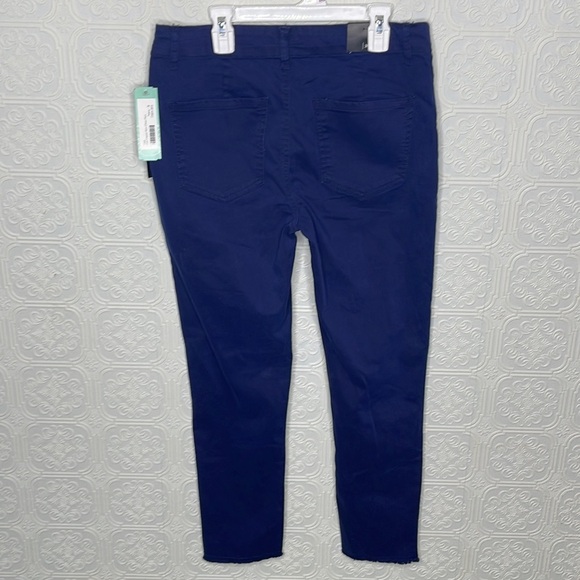 Tinsel Casia Frayed Hem Chino Pant In Navy - Picture 7 of 16